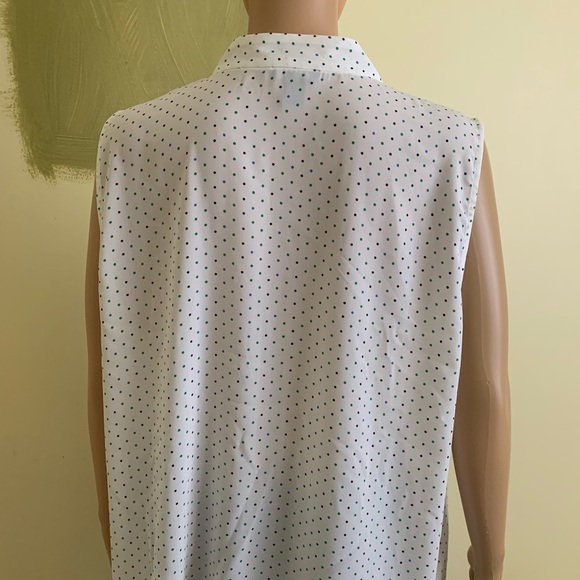 V-Neck Sleeveless Top
HALOGEN® - Picture 4 of 5